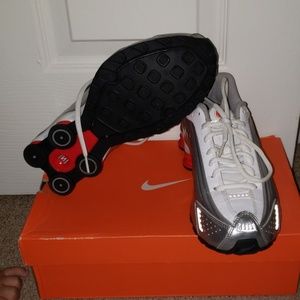 Nike Shox R4 (GS) Silver white red and black shox